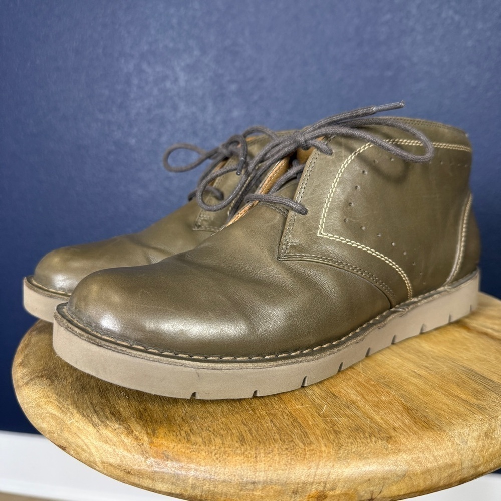 Clarks Artisan Unstructured "Austin" Forest Brown Leather Chukka Boots, Size 10W